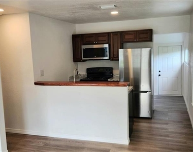 125 Goodrich Avenue - Photo Thumbnail 5