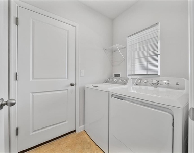 5736 Mast Avenue - Photo Thumbnail 17