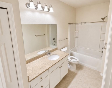 430 Southern Pecan Circle - Photo Thumbnail 5