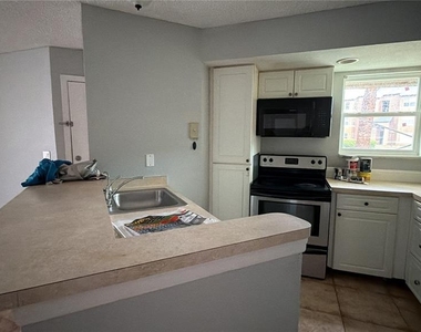 4658 Commander Drive - Photo Thumbnail 5