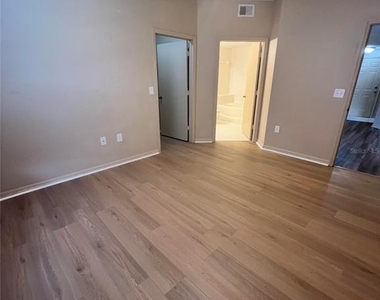 5512 Metrowest Boulevard - Photo Thumbnail 6