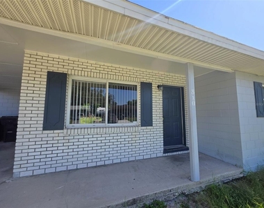310 Vaniman Avenue - Photo Thumbnail 1