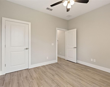 412 Lark Court - Photo Thumbnail 17