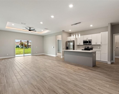 412 Lark Court - Photo Thumbnail 7