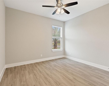 412 Lark Court - Photo Thumbnail 18