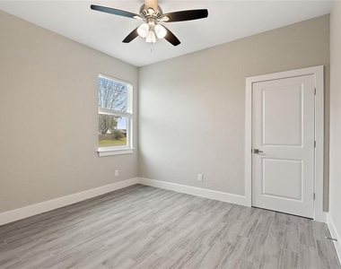 412 Lark Court - Photo Thumbnail 16