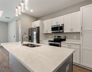 412 Lark Court - Photo Thumbnail 9