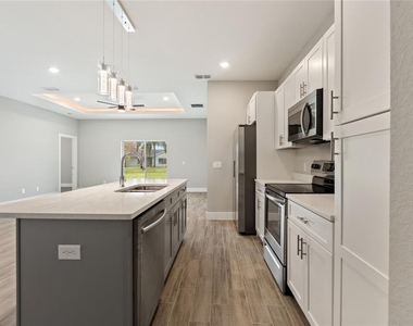 412 Lark Court - Photo Thumbnail 10