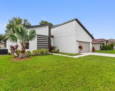 412 Lark Court - Photo Thumbnail 1