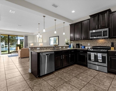 8118 Roseville Boulevard - Photo Thumbnail 10