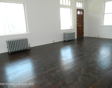 127 E Pine Street - Photo Thumbnail 3