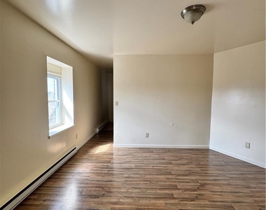 1039 Mechanic Street - Photo Thumbnail 3