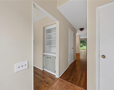 343 Carver Drive - Photo Thumbnail 6