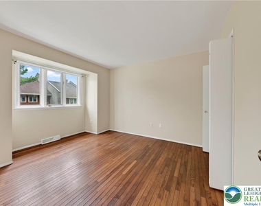 343 Carver Drive - Photo Thumbnail 25