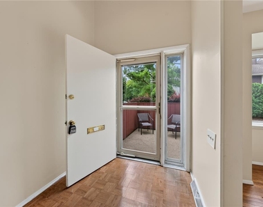 343 Carver Drive - Photo Thumbnail 5