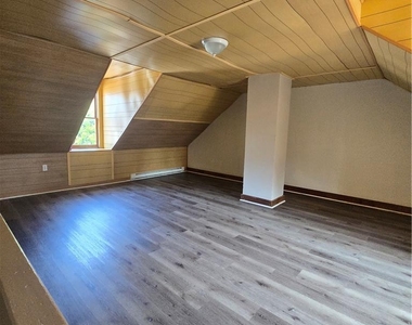 934 Ferry Street - Photo Thumbnail 7