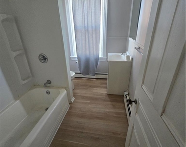 934 Ferry Street - Photo Thumbnail 6