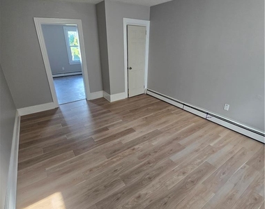 934 Ferry Street - Photo Thumbnail 4