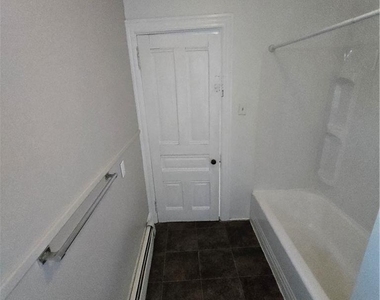 934 Ferry Street - Photo Thumbnail 4