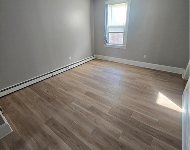 934 Ferry Street - Photo Thumbnail 5