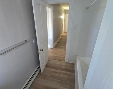 934 Ferry Street - Photo Thumbnail 7