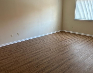 885 Cold Spring Road - Photo Thumbnail 3