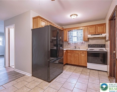 282 Poplar Street - Photo Thumbnail 7