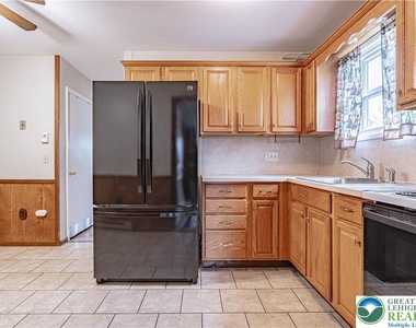 282 Poplar Street - Photo Thumbnail 9