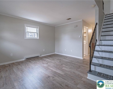 282 Poplar Street - Photo Thumbnail 3