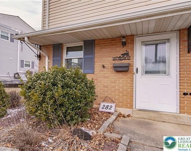 282 Poplar Street - Photo Thumbnail 2