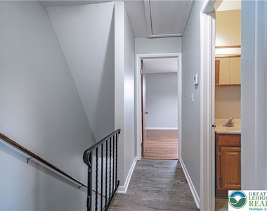 282 Poplar Street - Photo Thumbnail 15