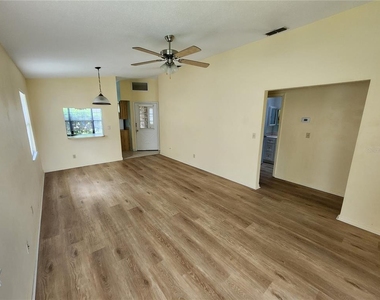 322 Paradise Lane - Photo Thumbnail 8