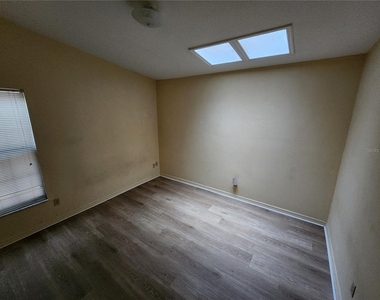 322 Paradise Lane - Photo Thumbnail 12