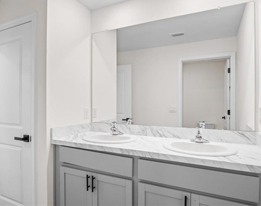 8673 Triumph Circle - Photo Thumbnail 28