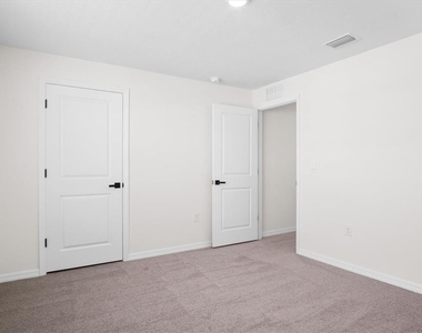 8673 Triumph Circle - Photo Thumbnail 32