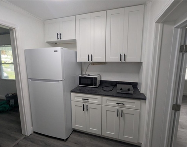 1513 Akron Drive - Photo Thumbnail 2
