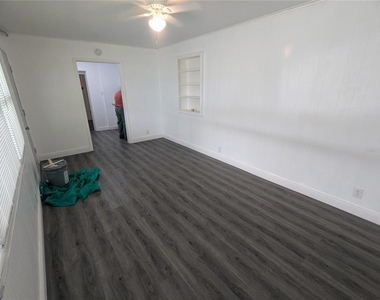 1513 Akron Drive - Photo Thumbnail 18