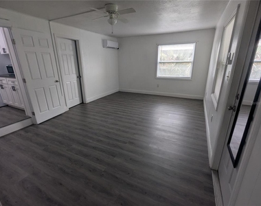 1513 Akron Drive - Photo Thumbnail 7