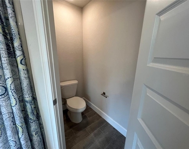 27430 Deep Creek Boulevard - Photo Thumbnail 31