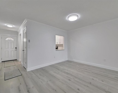 9819 Hernando Court - Photo Thumbnail 7