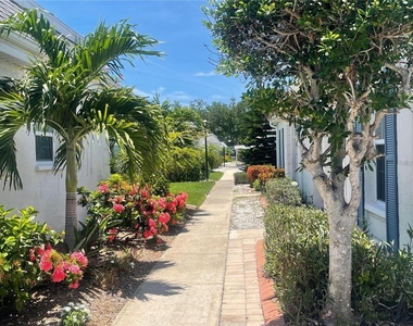 9819 Hernando Court - Photo Thumbnail 4