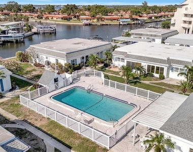 9819 Hernando Court - Photo Thumbnail 21