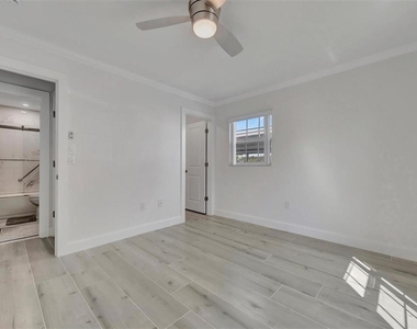 9819 Hernando Court - Photo Thumbnail 15