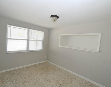 4817 Northwood Avenue - Photo Thumbnail 7