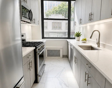 1129 Lexington Avenue - Photo Thumbnail 3