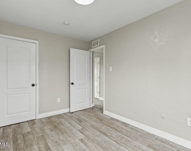 7917 San Paulo Drive - Photo Thumbnail 18