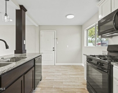 7917 San Paulo Drive - Photo Thumbnail 12