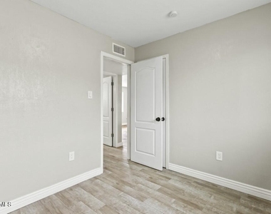 7917 San Paulo Drive - Photo Thumbnail 15