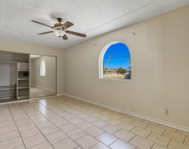 400 De Vargas Drive - Photo Thumbnail 14