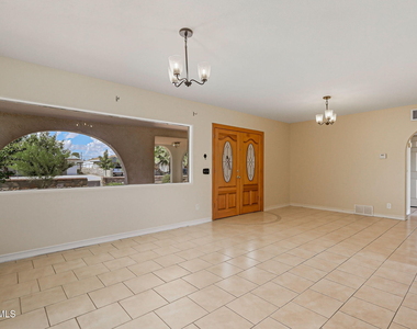 400 De Vargas Drive - Photo Thumbnail 1